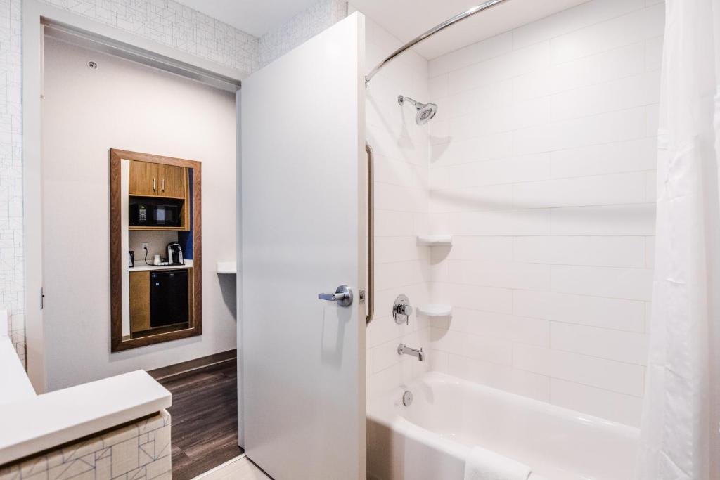 Holiday Inn Express & Suites - West Edmonton-Mall Area By Ihg Hotel Edmonton