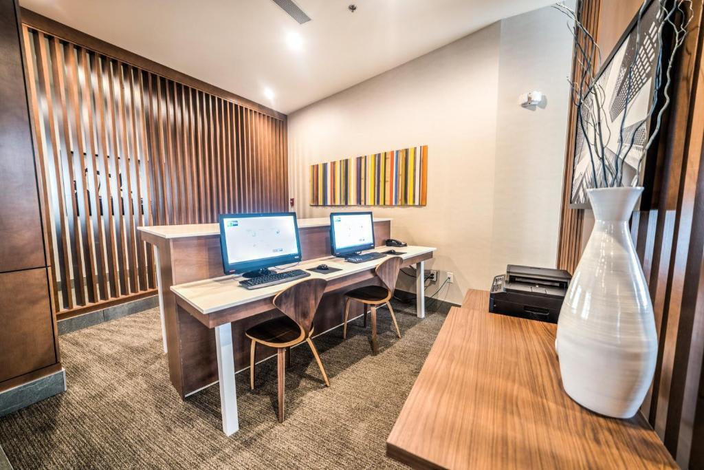 Holiday Inn Express & Suites - West Edmonton-Mall Area By Ihg Edmonton