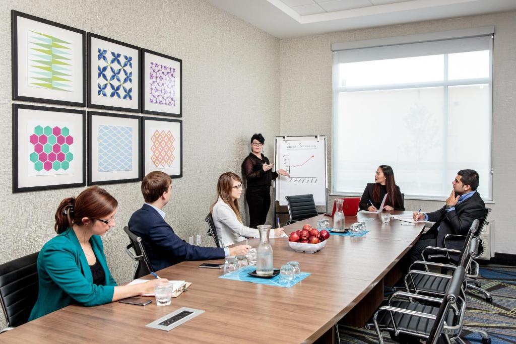 Holiday Inn Express & Suites - West Edmonton-Mall Area By Ihg Edmonton